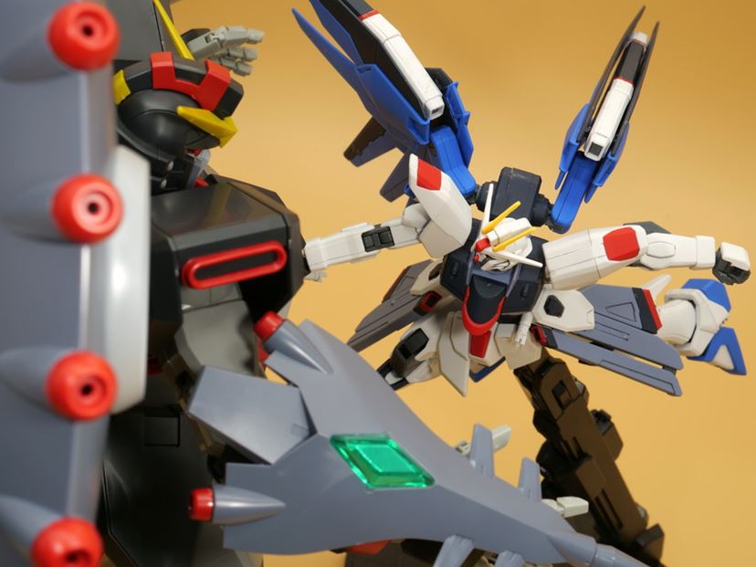全高約39cm！ MAにも変形可能な超巨大ガンプラ「HG デストロイ