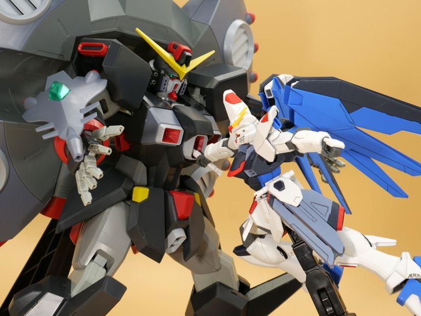 全高約39cm！ MAにも変形可能な超巨大ガンプラ「HG デストロイ