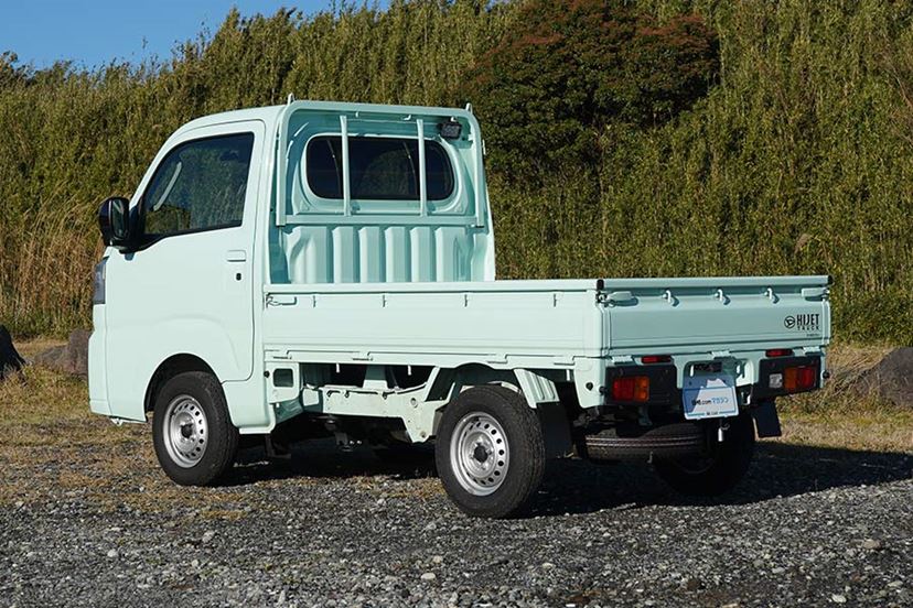 軽トラの運転に快楽はあるのか!？ ダイハツ「ハイゼットトラック」を山道でテスト - 価格.comマガジン