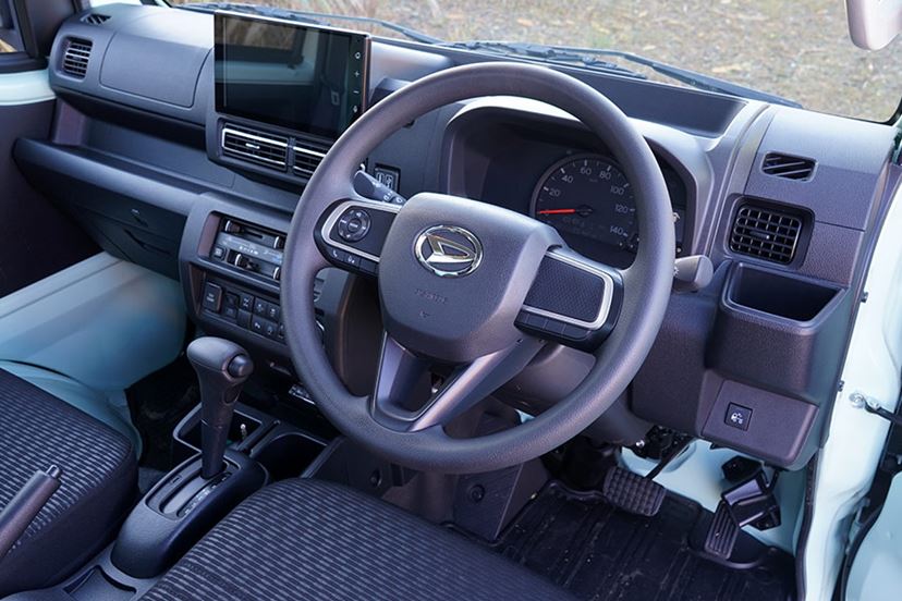 軽トラの運転に快楽はあるのか!？ ダイハツ「ハイゼットトラック」を 