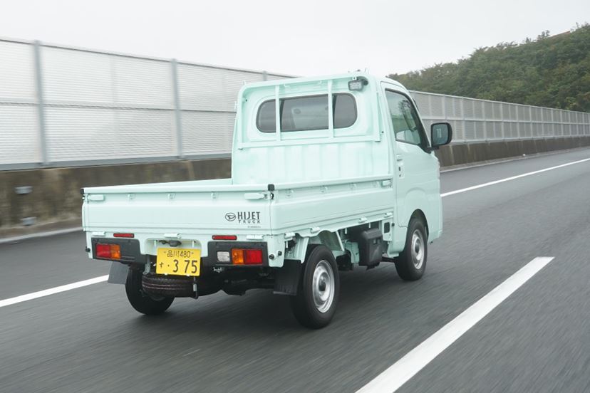 軽トラの運転に快楽はあるのか!？ ダイハツ「ハイゼットトラック」を山道でテスト - 価格.comマガジン