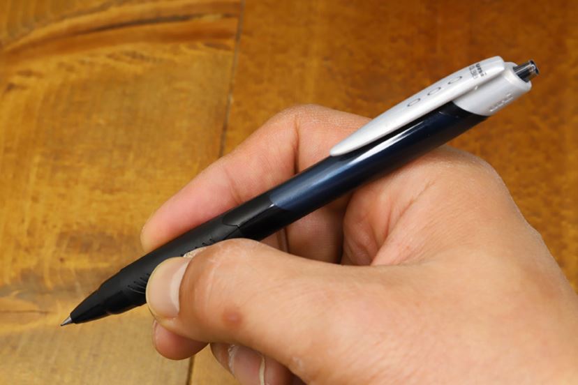 世界で年間1億本以上売れている「ジェットストリーム」の“クセになる