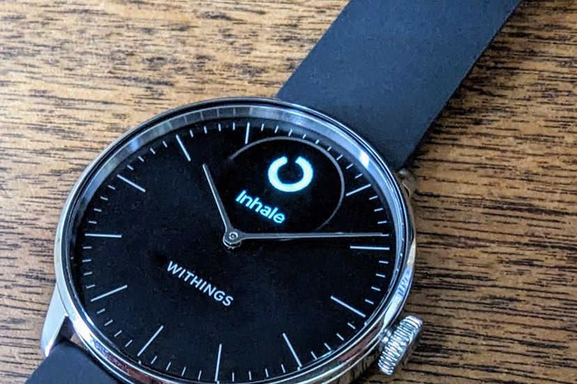 スーツが似合うおしゃれ顔! フランス発のハイブリッドスマート スーツが似合うおしゃれ顔! フランス発のハイブリッドスマート
