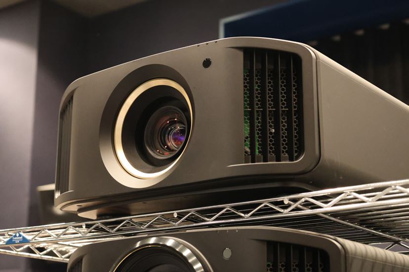 解像感ヤバい! 300万円のビクター“8K”プロジェクターを見てきた 解像感ヤバい! 300万円のビクター“8K”プロジェクターを見てきた