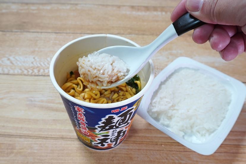 こってり系カップ麺に合うブランド米は!? 「サトウのごはん」3銘柄で