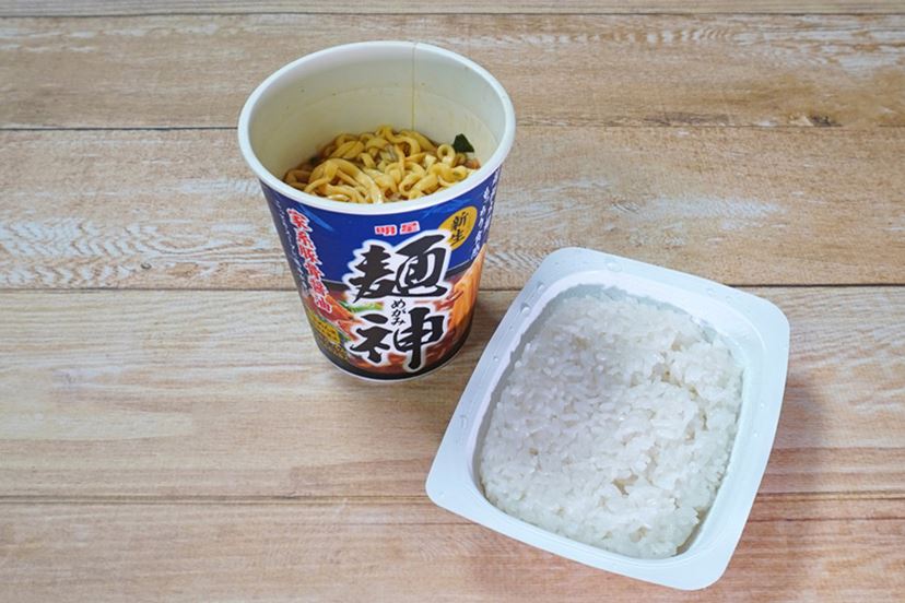こってり系カップ麺に合うブランド米は!? 「サトウのごはん」3銘柄で