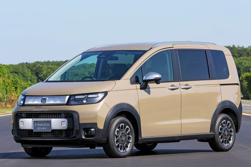 新型「フリード」vs「シエンタ」！独自情報の価格や燃費から乗り心地