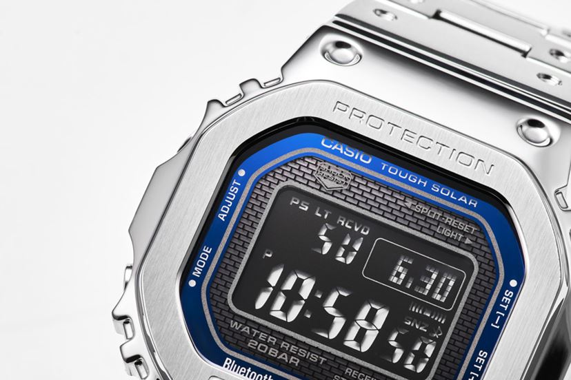 ブルーダイヤルが映えるフルメタル「G-SHOCK」は夏のエースを ブルーダイヤルが映えるフルメタル「G-SHOCK」は夏のエースを