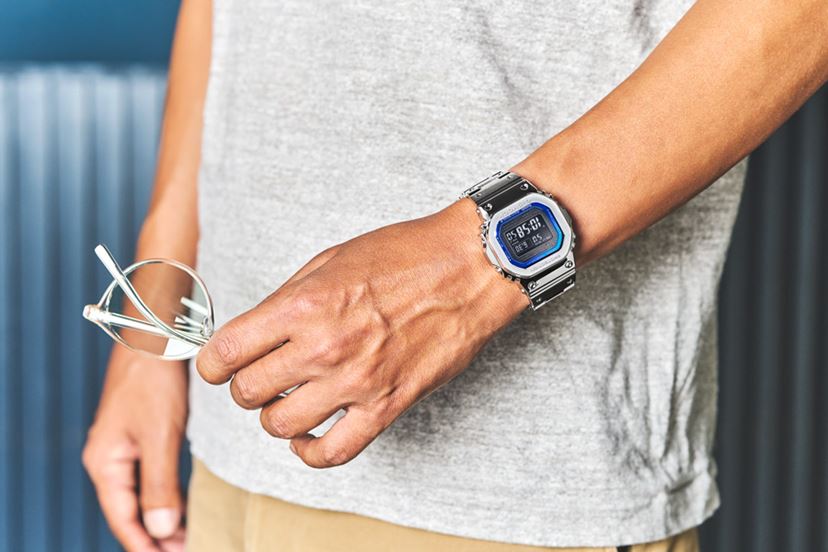ブルーダイヤルが映えるフルメタル「G-SHOCK」は夏のエースを