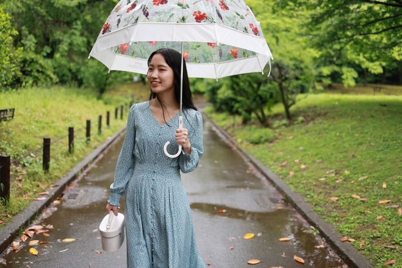ポートレートは広角で撮ると面白い！ キヤノンの単焦点レンズを使って