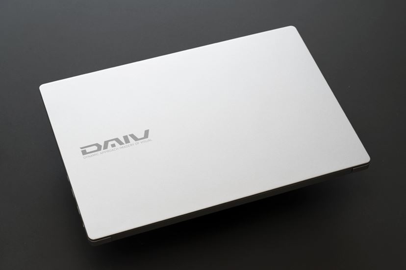 クリエイター向け軽量ノート「DAIV Z4」の価格.com限定モデルは クリエイター向け軽量ノート「DAIV Z4」の価格.com限定モデルは