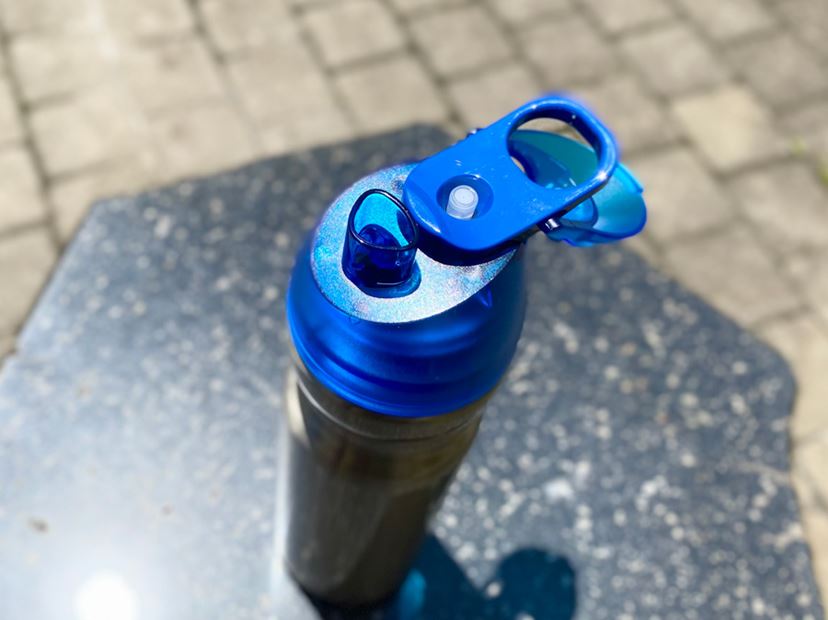 水を飲んで“吹き出したら”気持ちよかった！ 新感覚の冷感ボトルを夏の
