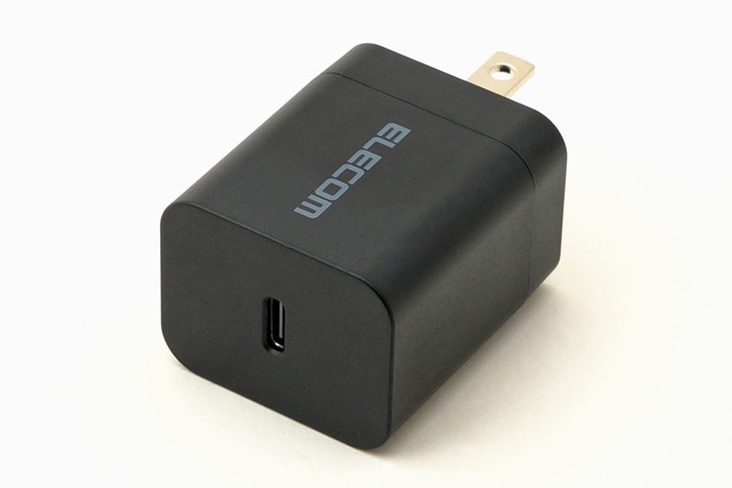 充電機器が付属しないデジカメが増えるかも!? 今どきのUSBケーブル/AC