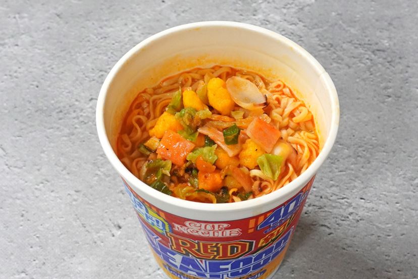 シーフードヌードル」が“あの人気カップ麺”と夏限定コラボ! 好 シーフードヌードル」が“あの人気カップ麺”と夏限定コラボ! 好