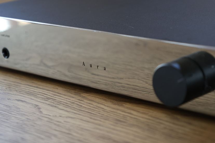 この見た目と音は超お買い得！ “リバース”した傑作アンプAura「VA 40