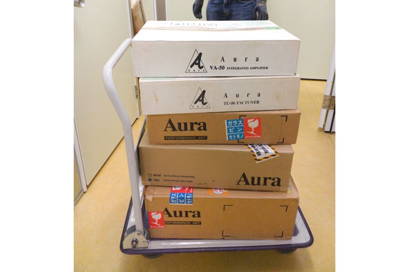 この見た目と音は超お買い得! “リバース”した傑作アンプAura この見た目と音は超お買い得! “リバース”した傑作アンプAura