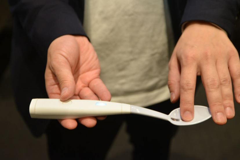 塩味を1.5倍に増強するスプーン「エレキソルト」を試してみた