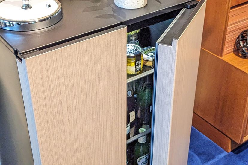 デザインだけじゃない! “家具冷蔵庫”「LOOC」は冷蔵・冷凍を デザインだけじゃない! “家具冷蔵庫”「LOOC」は冷蔵・冷凍を
