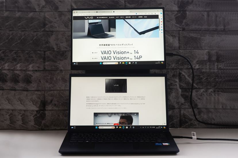 独自カバースタンドの”発明”がモバイルディスプレイとしての魅力