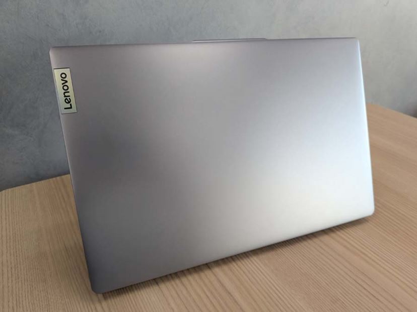 これで十分!? 6万円台のお買い得モデル「IdeaPad Slim 3 Gen 8 これで十分!? 6万円台のお買い得モデル「IdeaPad Slim 3 Gen 8