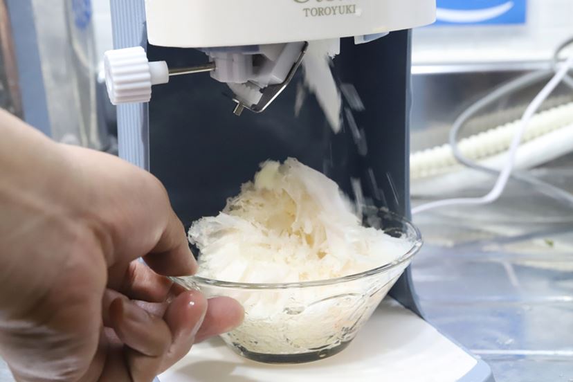 まるでパウダースノー!? 最強のかき氷器「とろ雪プライム」の実力に