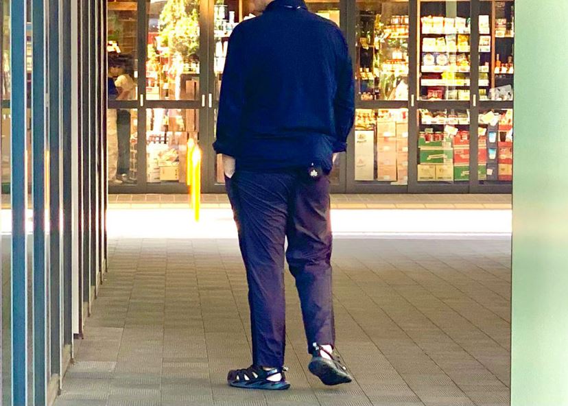 おしゃれなサコッシュ感覚!? ロゴスの「ボディエアコン」は街で