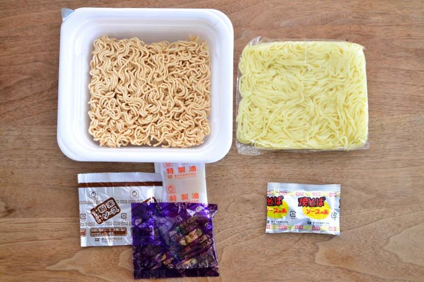 チルド焼きそばの王者「マルちゃん焼そば」がカップ麺になった！ 再現