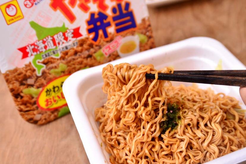 チルド焼きそばの王者「マルちゃん焼そば」がカップ麺になった！ 再現
