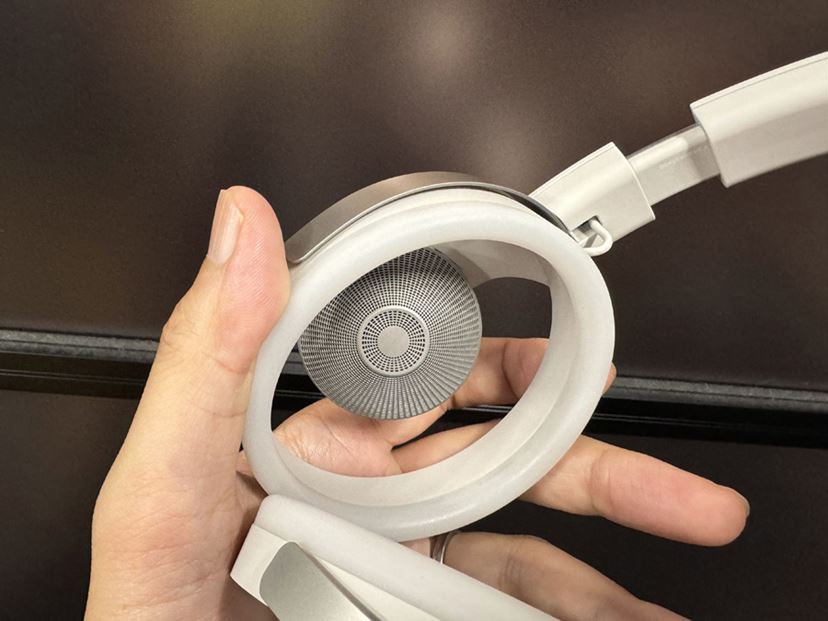 耳をふさがないヘッドホン「nwm ONE」は期待値以上の完成度