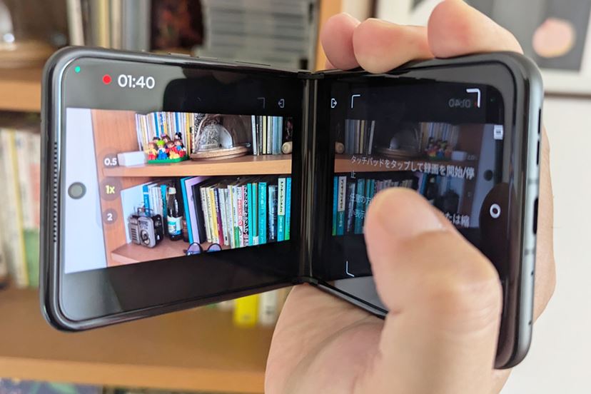 手のひらスマホ「motorola razr 50」はたたんだままでも快適だ 手のひらスマホ「motorola razr 50」はたたんだままでも快適だ