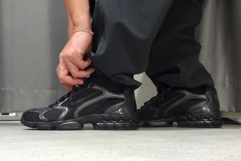 NIKE エアズーム　スピリドンゲージ2 ２５センチ 人気作が20年ぶりに降臨！ ナイキの漆黒スニーカーで秋コーデに