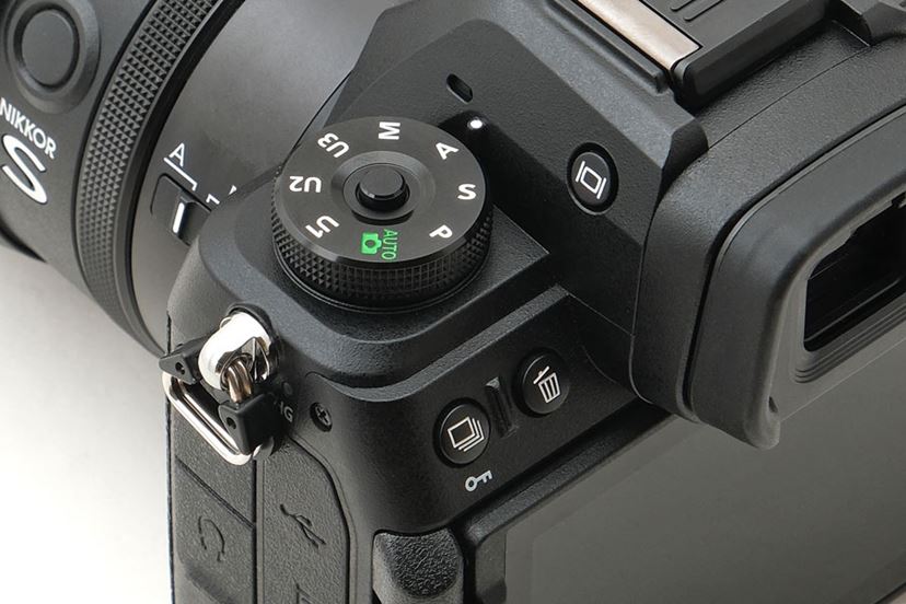 ニコン一眼レフカメラAF u2 Nikkor 28-80mm バッテリーパック付 ニコン一眼レフカメラAF u2 Nikkor 28-80mm バッテリーパック付