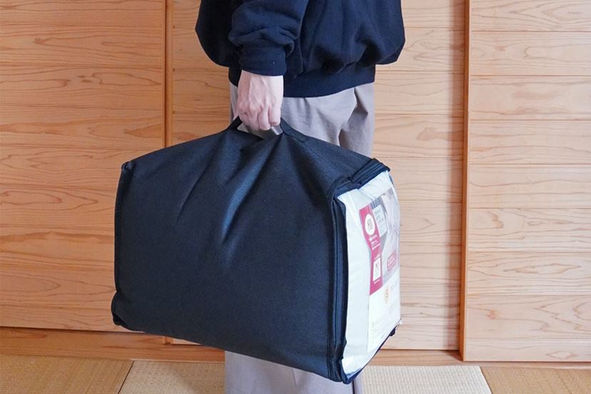 ニトリの「スマホ毛布」に“袖”が付いた！ もう春が来るまで出