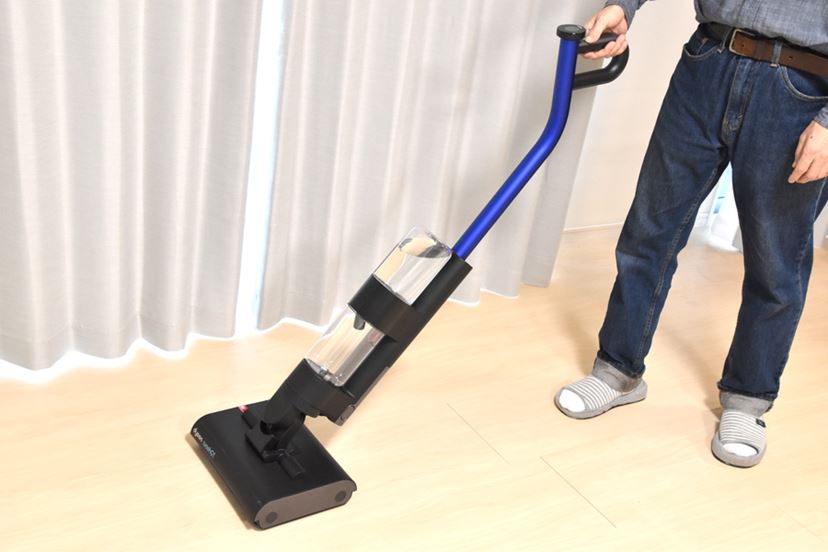 ダイソンの“水拭きを同時にできるコードレス掃除機”って実際どうなの？ 「Dyson WashG1」徹底レビュー - 価格.comマガジン