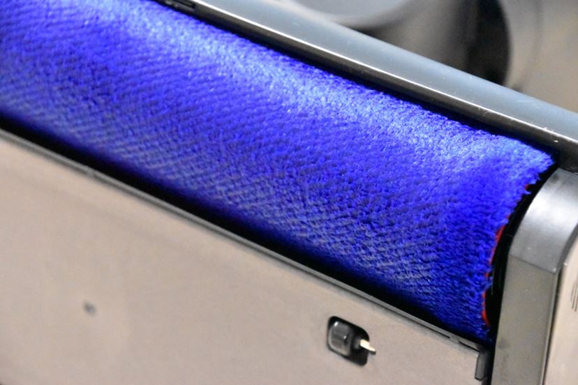 ダイソンの“水拭きを同時にできるコードレス掃除機”って実際 ダイソンの“水拭きを同時にできるコードレス掃除機”って実際