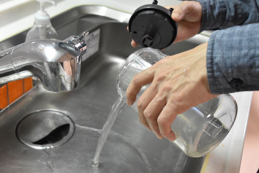ダイソンの“水拭きを同時にできるコードレス掃除機”って実際 ダイソンの“水拭きを同時にできるコードレス掃除機”って実際