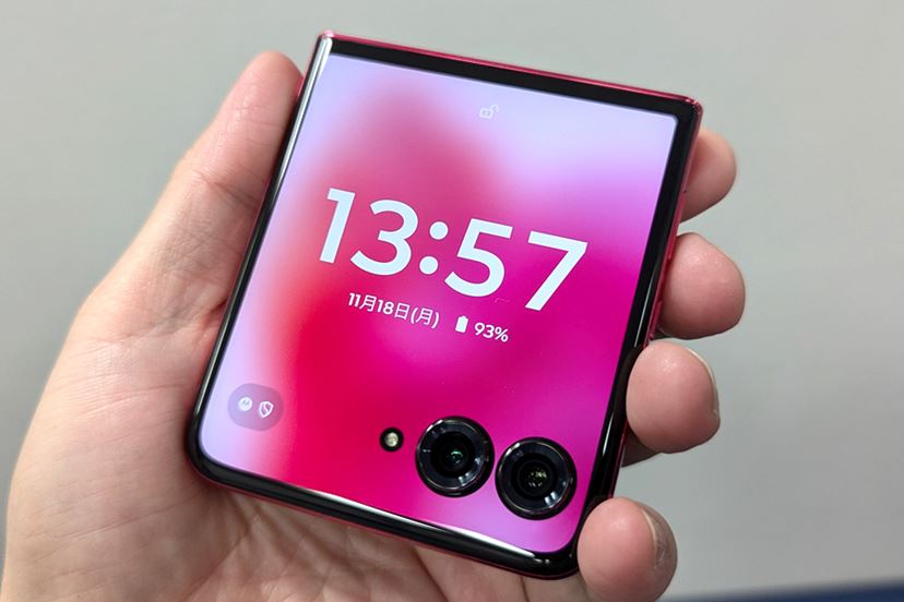 折りたたみスマホを満喫！ 「motorola razr 50 ultra」にワクワクが止まらん - 価格.comマガジン