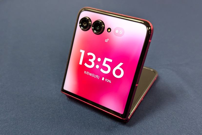折りたたみスマホを満喫! 「motorola razr 50 ultra」に 折りたたみスマホを満喫! 「motorola razr 50 ultra」に
