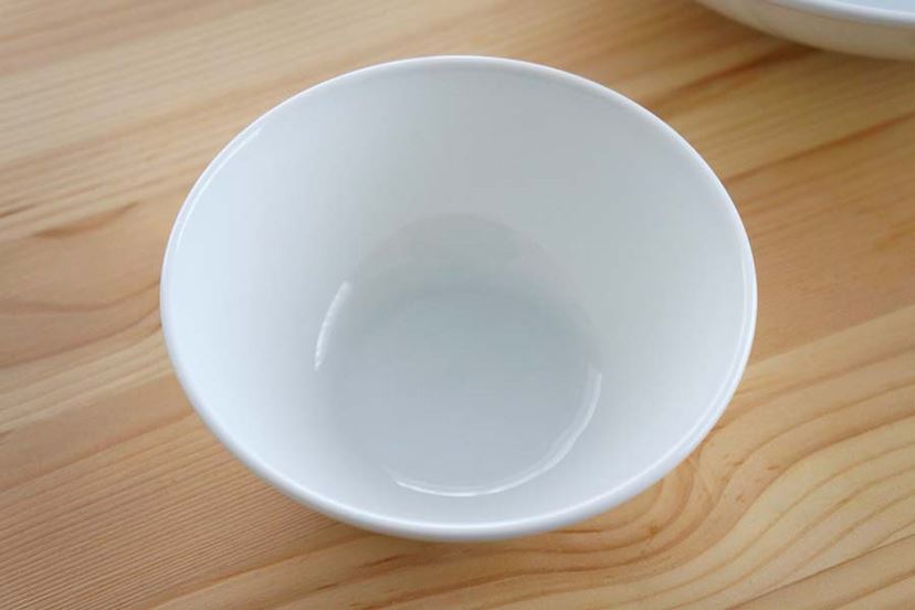 洗わなくていい”お皿!? 水だけで汚れが落ちる革命的な食器の実力を検証