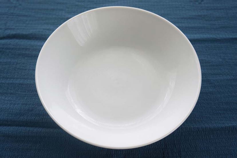 洗わなくていい”お皿!? 水だけで汚れが落ちる革命的な食器の実力を検証