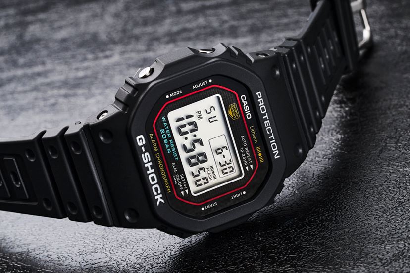 2024年ラストサプライズ！ G-SHOCK初号機復刻モデルの忠実具合を実機で確かめてみた - 価格.comマガジン