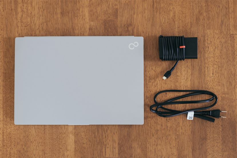 約848gの軽さなのにパワフルな性能! 「FMV LIFEBOOK UH90/J3 約848gの軽さなのにパワフルな性能! 「FMV LIFEBOOK UH90/J3