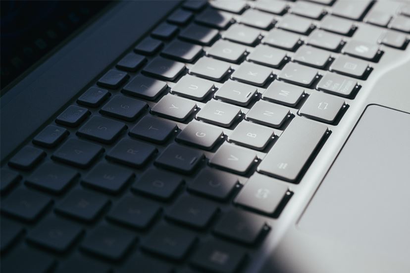 約848gの軽さなのにパワフルな性能! 「FMV LIFEBOOK UH90/J3 約848gの軽さなのにパワフルな性能! 「FMV LIFEBOOK UH90/J3