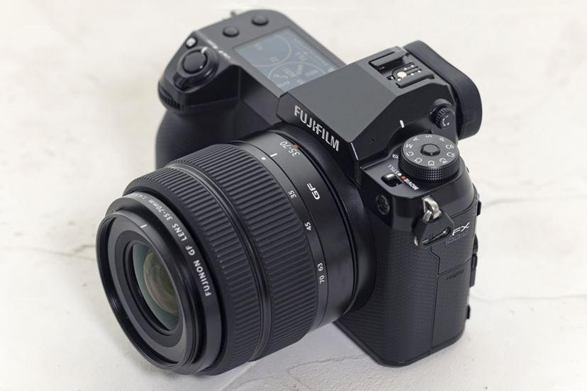 ファッションなデザイン 富士フイルムの小型ラージフォーマット「GFX100S II」で河口湖を デジタルカメラ