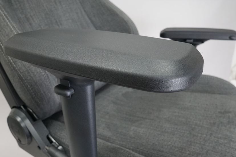 PR]インテリアと調和するファブリック張り！ noblechairsゲーミング