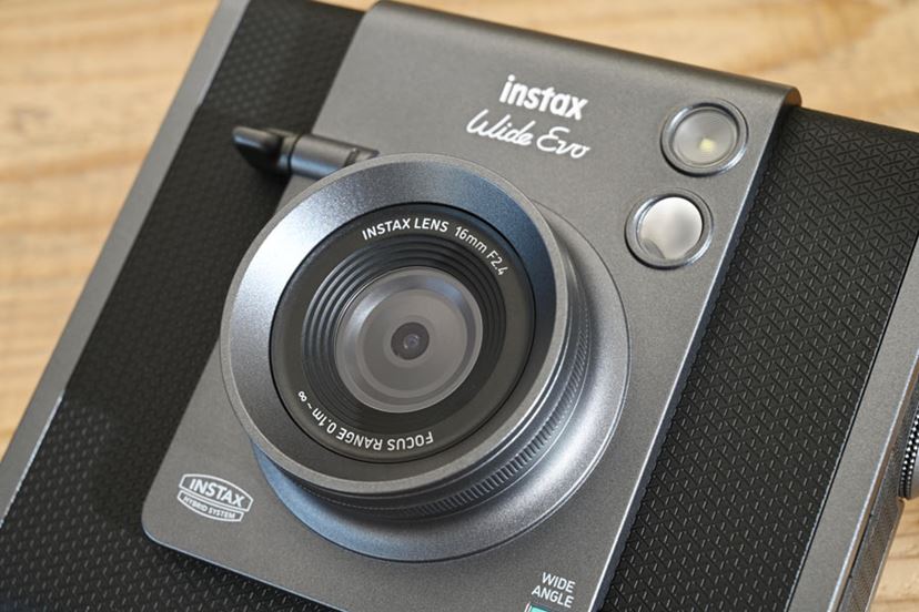 新型“チェキ”「instax WIDE Evo」速攻レポ！ 多彩な撮影が楽しめる