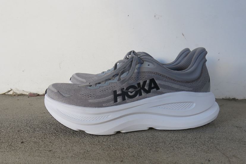 さらに厚底に！ 8→9へと進化したHOKAの名作「ボンダイ」は買い