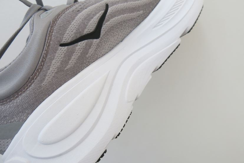 さらに厚底に！ 8→9へと進化したHOKAの名作「ボンダイ」は買いか