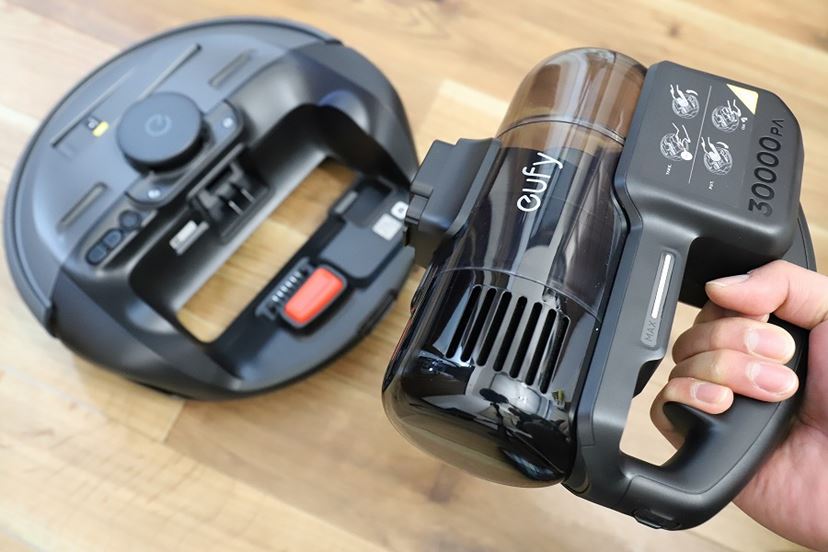 ついに登場！ ロボット/スティック/ハンディの1台3役サイクロン