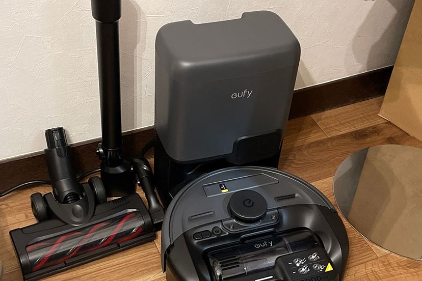 ついに登場！ ロボット/スティック/ハンディの1台3役サイクロン式掃除